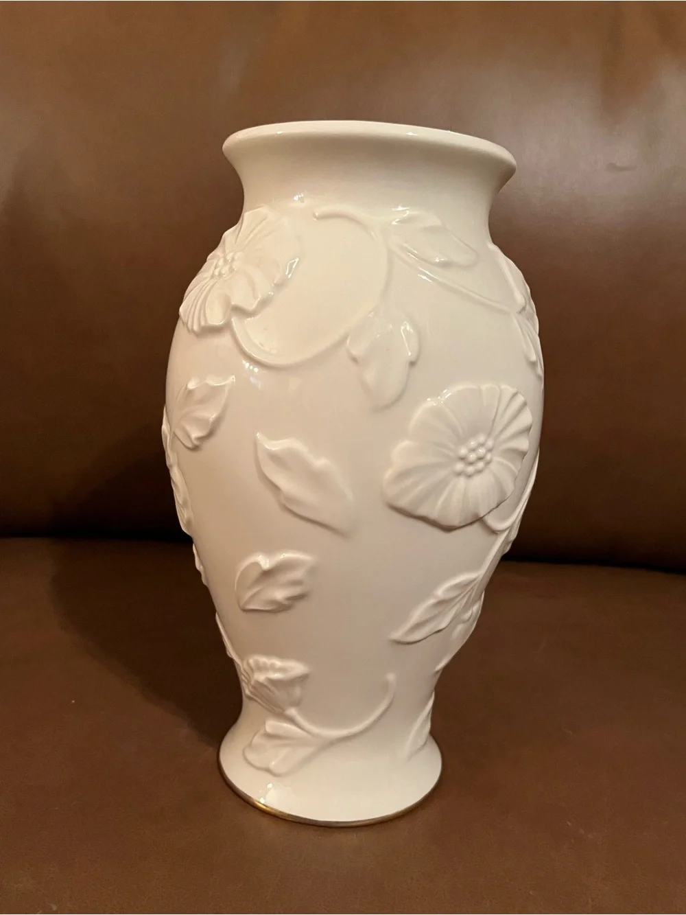 Vtg Lenox Ivory Ceramic Embossed Floral Poppy Vase 24k Gold Trim Around Base